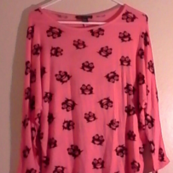 Cute loose fitting frog print top