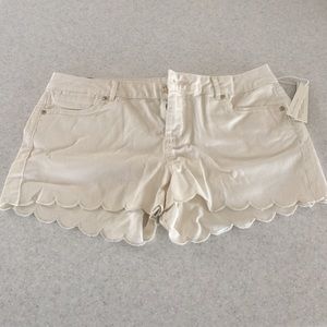 NWT Ivory Scalloped Short
