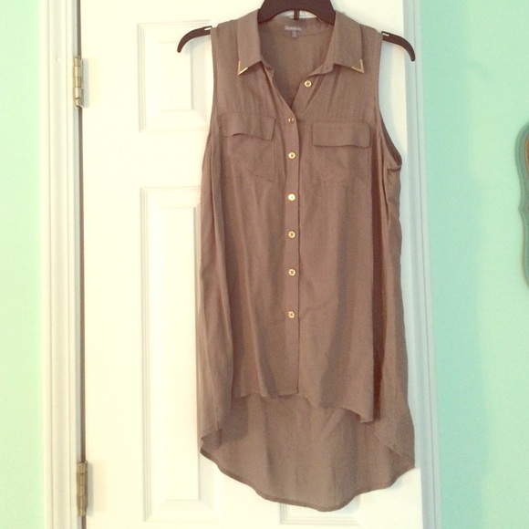 high-low, gray shirt