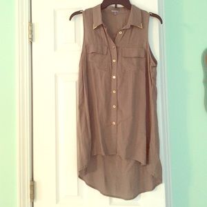 high-low, gray shirt