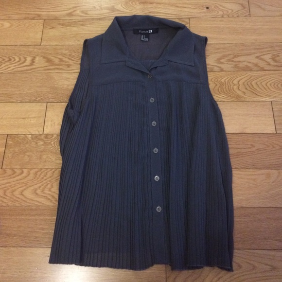 Grey Flowy Fringe Button Up Blouse!