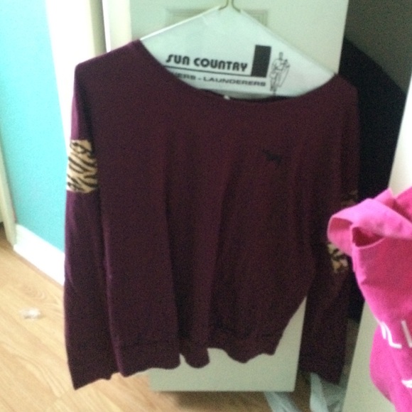 ISO! ANY VS SHIRT BUT IF YOU HAVE THIS ONE😍😍😍