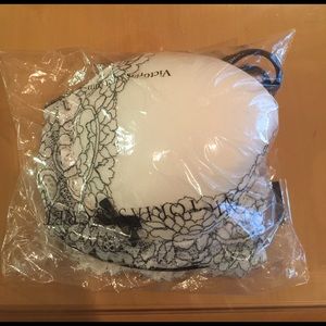 🚫SOLD🚫 BNWT 34B DEMI BRA