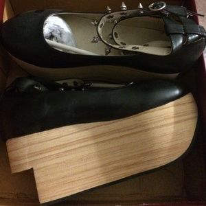 Black Bodyline rocking horse shoes