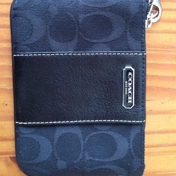 Coach signature black wristlet - Picture 4 of 4