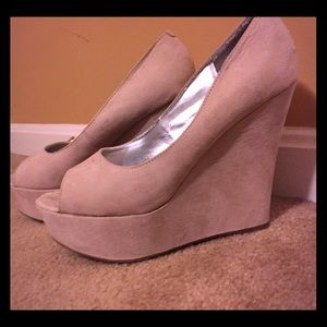 Candie's pink wedges