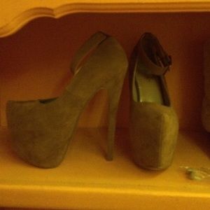 Cute platform high heels!