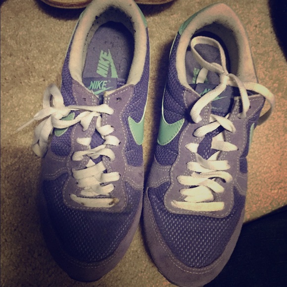 NIKE tennis shoes