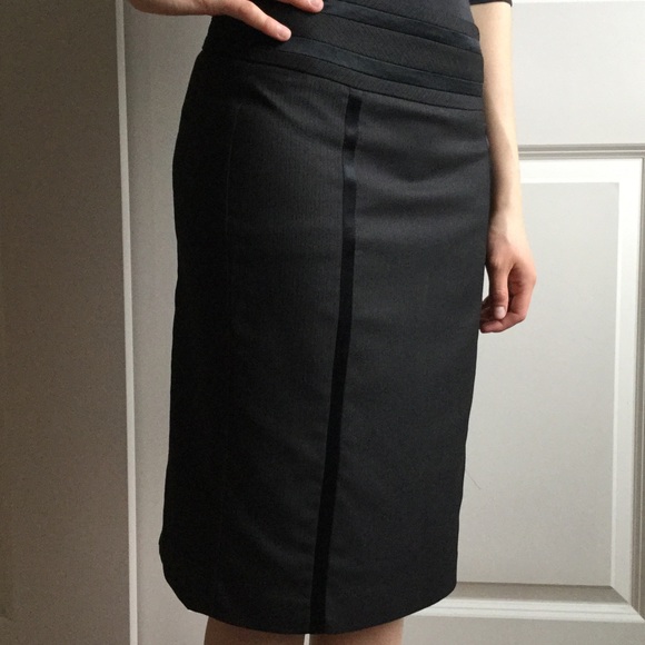 BEBE size 6. Grey and black pencil skirt.