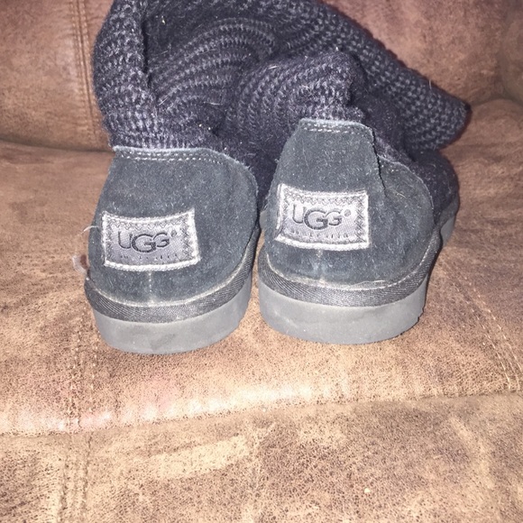 UGGS - Picture 2 of 4