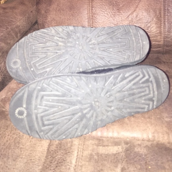 UGGS - Picture 3 of 4