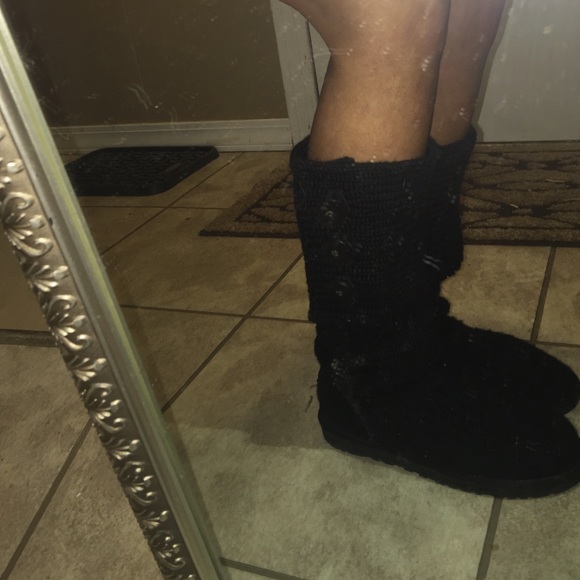 UGGS - Picture 4 of 4
