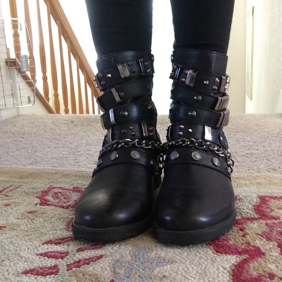 Added photos of Asos boots