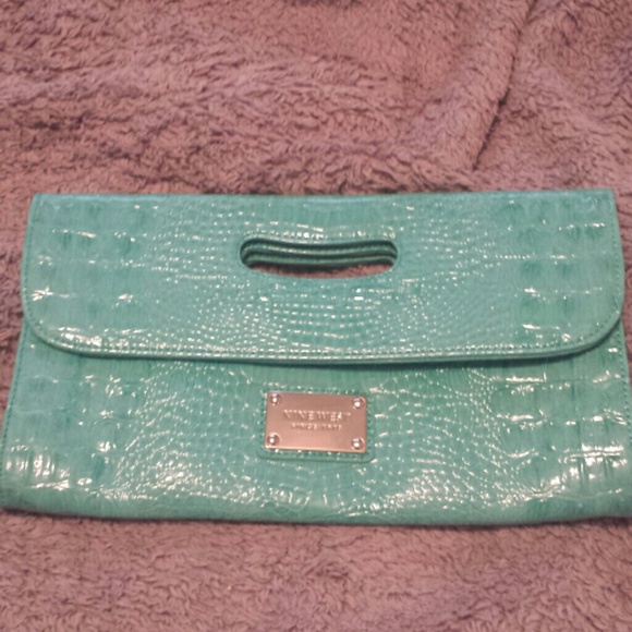 Nine West Clutches & Wallets - ! Nine West clutch