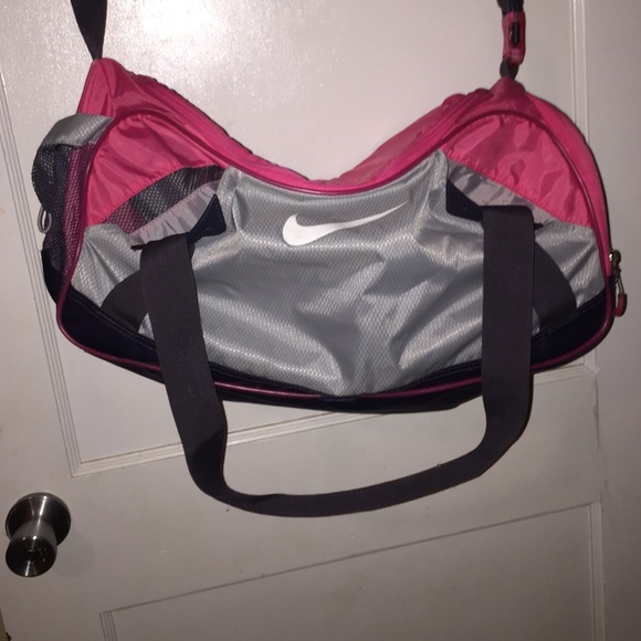 Pink Nike duffel bag 💗🌸