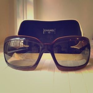 CHANEL Tortoise sunglasses CC logo
