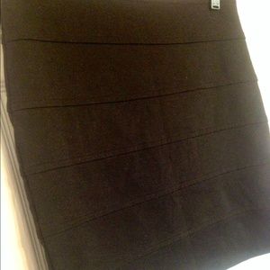 Everyday essential black comfortable skirt