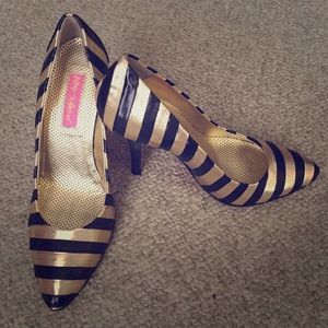 Betsey Johnson Gold & Black Striped Pumps
