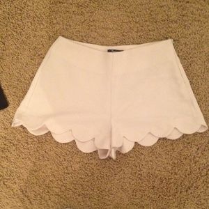 Boutique scalloped short