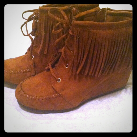 Fringed wedged booties
