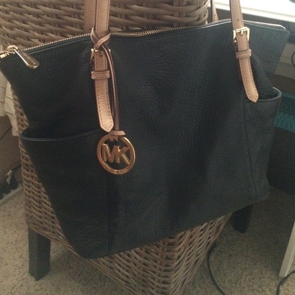 Micheal Kors purse
