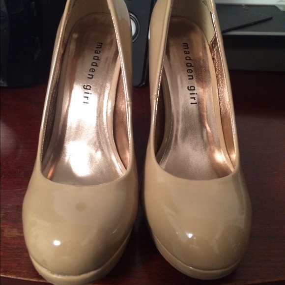 Steve Madden nude pumps
