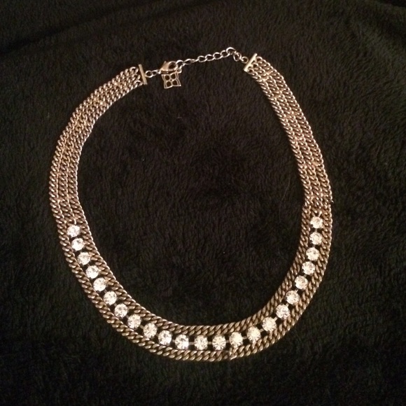 BCBG Neckless