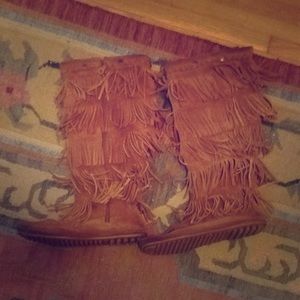 Minnetonka 5 layer fringe boot