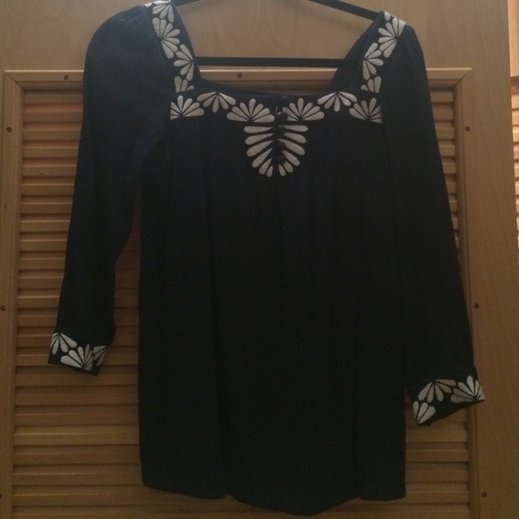Vineyard vines top