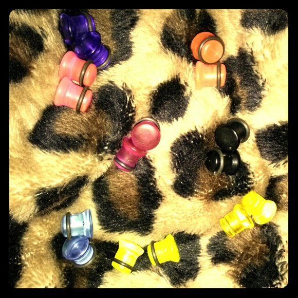 8 pairs of 00 plugs