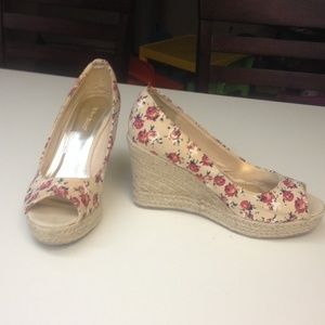 Floral print, wedge heel