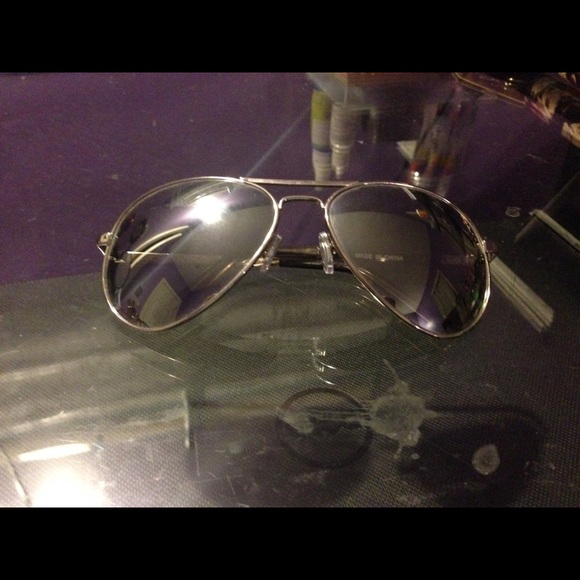 ‼️ 50 % off ‼️ New, Grey, Aviator Sun Glasses - Picture 2 of 3