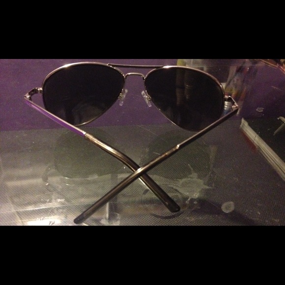 ‼️ 50 % off ‼️ New, Grey, Aviator Sun Glasses - Picture 3 of 3