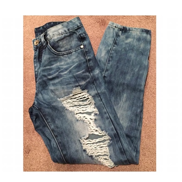 Distressed Cropped Boyfriend Jeans