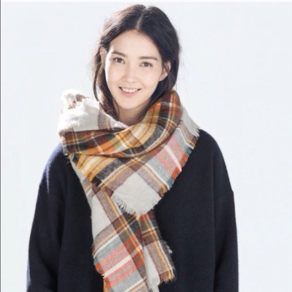 Zara Accessories - Zara blanket scarf