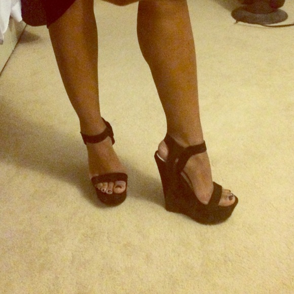 💖 SUPER CUTE and VERY lightweight Black wedges 🌟