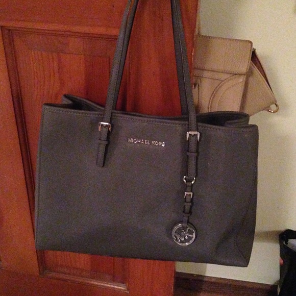 Michael Kors Handbags - Michael Kors Medium Jet Set Tote