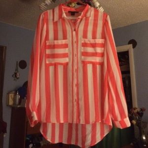 Label says large but it fits well with leggings