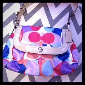 I am selling my coach bag (: