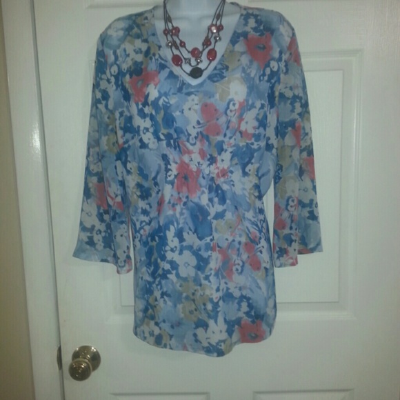 🍁 Pretty top from M COLLECTION