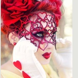 Queen of hearts mask