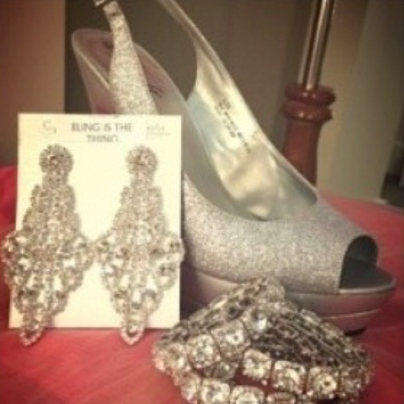 High heels,earrings,and 3 bracelets