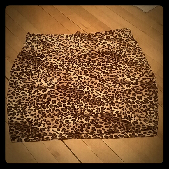 Leopard Print Mini stretch skirt
