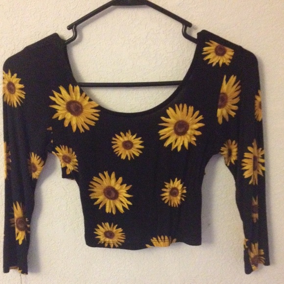 Super cropped flower top - Picture 2 of 3