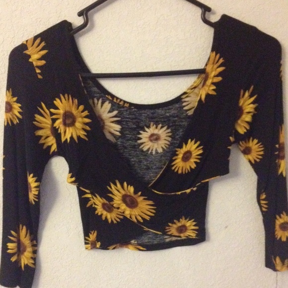Super cropped flower top - Picture 3 of 3