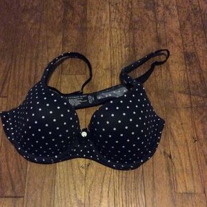 Black bra with white polka dots 🎀