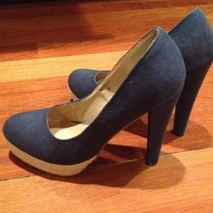 NWOT Blue jean like heels
