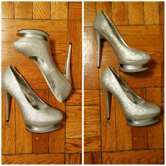 Sparkly silver pumps!