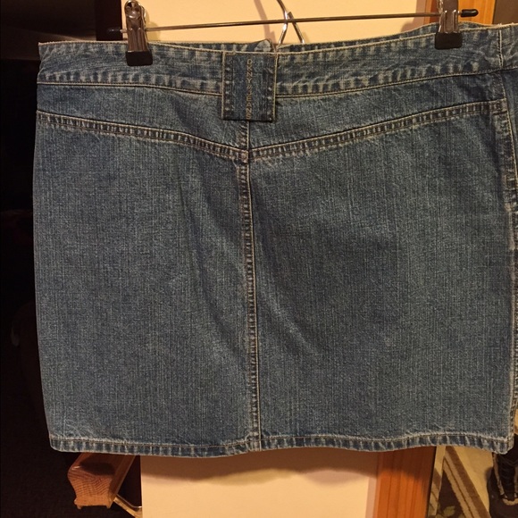 DKNY brand new denim skirt - Picture 2 of 3