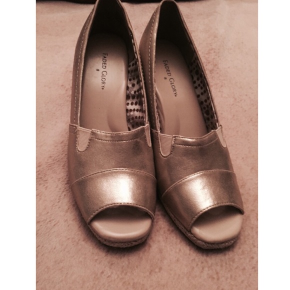 Gold Wedge - Picture 3 of 3